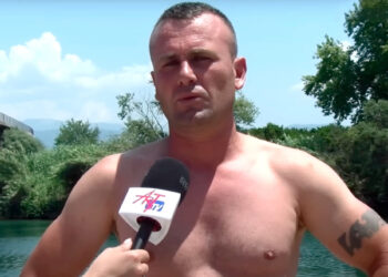 U hodh në lumë për të shpëtuar 2 fëmijët që ndërruan jetë, shqiptari: Do t’i bëj tatuazh për t’i pasur gjithmonë në zemër