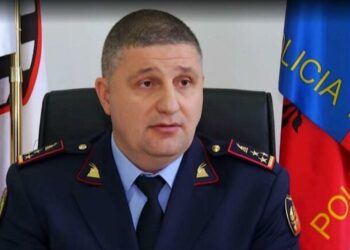 U rrëzua në burg dhe dëmtoi legenin, ish-shefi i qarkullimit kërkon lirimin