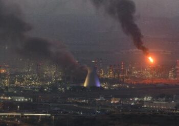 Irani nis sulm të ri raketor, shpërthime dhe sirena alarmi në Izrael