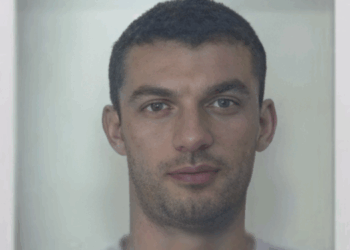 “Dashuria e shekullit”/ Përplasja në sallën e gjyqit mes Hoxhës dhe Alibejt për Megi Kilën