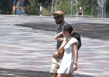 Syzet e diellit mund të dëmtojnë sytë, çfarë thotë okulistja