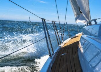 E pazakontë/ Zhduket jahti në Portin e Durrësit, pas denoncimit shfaqet papritur teksa kthehet në vendin e ankorimit