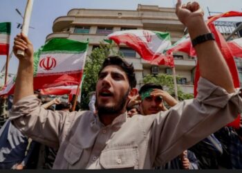 Turma të mëdha në funeralet e viktimave, protesta vazhdon në Iran