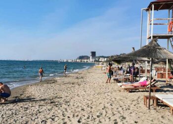 Golemi në krizë uji: Banorët dhe pushuesit pa furnizim prej pesë ditësh