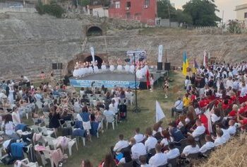 Amfiteatri i Durrësit ndez gjallëri me festivalin ndërkombëtar të muzikës dhe valleve