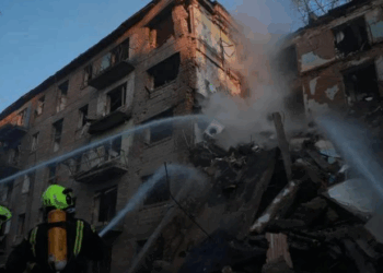 Rusia vijon sulmet me raketa dhe dronë në Kiev, 6 viktima