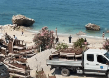 Policia ndërhyn në Radhimë e Orikum, largon zaptuesit e hapësirave publike