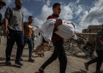 Po prisnin të merrnin ndihma humanitare, 21 viktima nga sulmet izraelite në Gaza