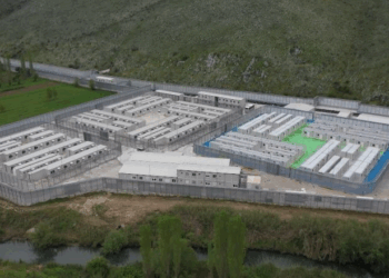 Marrëveshja me Italinë, 15 emigrantë pritet të mbërrijnë sot në Gjadër