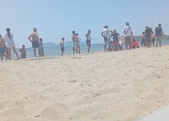 Pushuesi italian humb jetën në plazhin e Zvërnecit