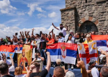 Serbët festojnë Vidovdanin në Gazimestan, Kurti: Manifestoni të qetë, pa provokime