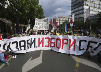 Sërish protesta në Beograd, studentët kërkojnë zgjedhje të parakohshme