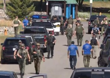 ‘Ka rënë një zjarr’/ Fut në kurth zjarrfikësit në SHBA, më pas qëllon me breshëri ndaj tyre