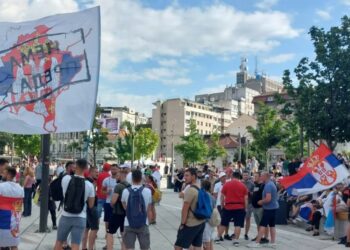 Nis heqja e barrikadave në Serbi, protestuesit kërkojnë lirimin e të ndaluarve