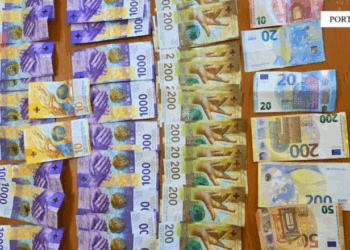 Tentuan të fusin në Shqipëri mbi 22 mijë franga pa i deklaruar, procedohen dy persona