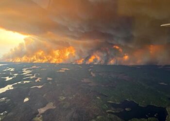 Zjarret masive në Kanada/ Shpallet gjendje e jashtëzakonshme në dy provinca