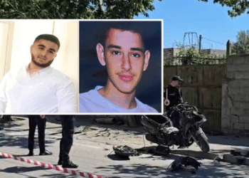 Nxënësit e shkollës industriale nderojnë dy të rinjtë që humbën jetën pas aksidentit me motor në Vlorë