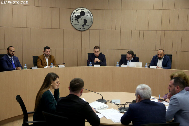 Anetaret e Komisonit te Ankimimeve dhe Sanksioneve ne KQZ, Elvin Lako, Elvis Cefa,Ilirjan Rusmali, Koli Bebe dhe Ledio Braho gjate nje takimi te keatij komiosni, ku disa parti jane shprehur kunder propozimit te Komisionerit Shteteror te Zgjedhjeve per vendosje te sanksioneve administrative, pas gjetjeve nga auditimi i fondeve te perfituara dhe te shpenzuara nga partitë politike pjesemarrëse ne zgjedhjet 2021./r/n/r/nThe members of the Appeals and Sanctions Commission in the CEC, Elvin Lako, Elvis Cefa, Ilirjan Rusmali, Koli Bebe and Ledio Braho during a meeting of this commission, where some parties have expressed their opposition to the proposal of the State Election Commissioner to impose administrative sanctions, after findings from the audit of funds received and spent by political parties participating in the 2021 elections.