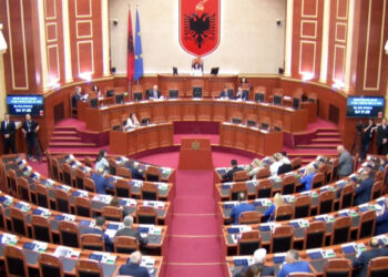 Parlamenti i Shqipërisë miraton me 71 vota ndryshimet në buxhetin e vitit 2025