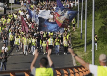 Studentët serbë ultimatum Vuçiçit: Zgjedhje të parakohshme ose nis mosbindja civile në gjithë vendin