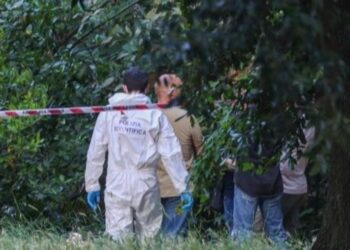 E rëndë në Itali/ Gjenden të pajetë një grua dhe një foshnje në një park në Romë