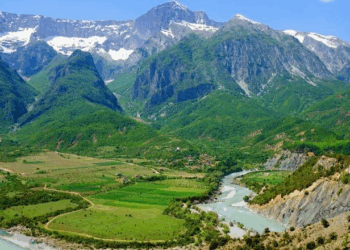 “The Times”: Eksploroni bukuritë e fshehura dhe fshatrat piktoreske të jugut të Shqipërisë