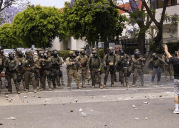 Trupat e parë të Gardës Kombëtare mbërrijnë në Los Angeles për të frenuar protestat kundër dëbimit të emigrantëve