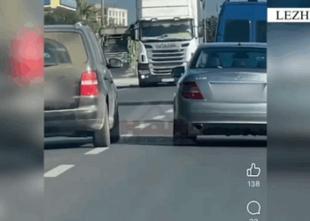 Kreu parakalim të rrezikshëm në aksin ‘Lezhë-Milot’, gjobitet shoferi