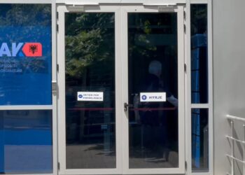 Ish-rektori i Universitetit të Tiranës, paraqitet në SPAK