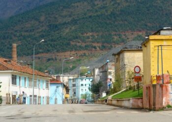 Sherr mes zyrtarëve në Bulqizë, drejtori godet me shuplakë shefen e Task Forcës së Ujësjellës Kanalizimeve