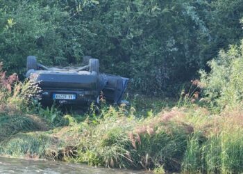 Mrekulli në Bulqizë: Fëmijët zbulojnë të riun e aksidentuar para 3 ditësh, ende i gjallë në makinë
