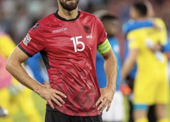 “Çuna, lufta ka mbaruar! Tani luajmë futboll”, Mesazhi i Mërgim Mavrajt për Kombëtaren para përballjes me Serbinë