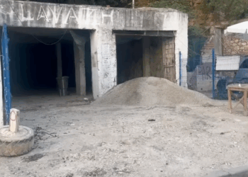 SKANDAL/ “Shpella e Odiseut” po zhduket nën beton, monumenti antik në Himarë shndërrohet në lavazh