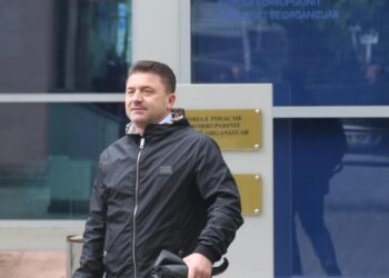 Elvis Rroshi shpallet zyrtarisht i pandehur nga SPAK për shpërdorim detyre