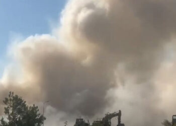 Vijon ende aktiv zjarri në fushën e mbetjeve pranë inceneratorit të Elbasanit