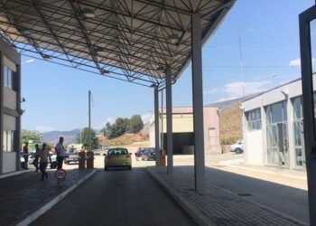 Korrupsion dhe shpërdorim detyre, 13 punonjës të doganës greke në pranga