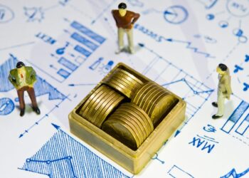 “Arratisja” e kapitalit, bizneset dhe individët shqiptarë kanë investuar 1.57 mld euro jashtë vendit