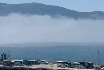 Mjegull e pazakontë mbulon bregdetin e Vlorës, fenomen i rrallë në kulmin e verës