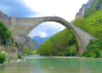 Të shpëtohen urat e Vjosës: Auron Tare bën thirrje për riparimin si pasuri historike dhe atraksion turistik