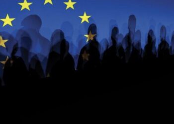 Cikli i rrezikshëm i emigracionit/ Të rinjtë përgjysmohen, ikja e tyre dyfishohet