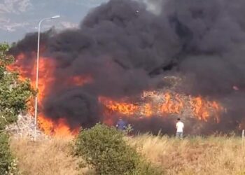 Elbasan në krizë mjedisore/ Landfilli digjet prej ditësh, banorët të mbytur në tym dhe pa zgjidhje nga institucionet