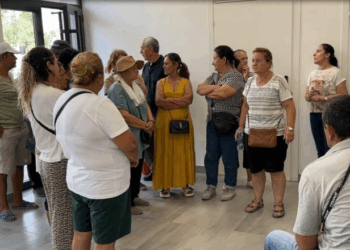 Lirimi i hapësirave publike në Laç, tregtarët ambulantë protestë para bashkisë