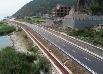 Humbi kontrollin mbi automjetin dhe ra në liqen, ndërron jetë 34-vjeçari në Pogradec