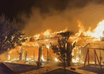 Shkrumbohet nga flakët restoranti në Theth