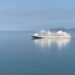 Kroçera “Silver Whisper” ndalet në Vlorë me 383 turistë
