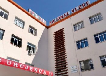 E rëndë në Vlorë, 17-vjeçarja vetëvritet me armë zjarri