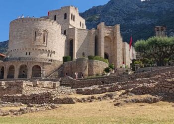 Muzetë e Krujës tërheqin turistë të huaj, në 6 muaj i vizituan 95 mijë vizitorë