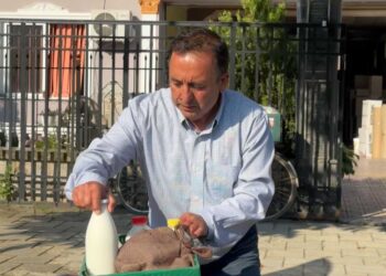 “Kupon për bidonin?”/ Shitësi ambulant i qumështit përballet me ligjin pas 25 vitesh punë