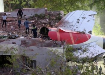 Aksidenti ajror me 260 viktima në Indi, hetimet: Piloti ndërpreu qëllimisht karburantin