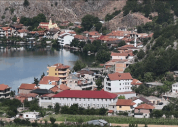 Në brigjet e Shqipërisë, zbuloni vendbanimin më të vjetër europian mbi liqen